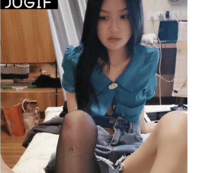 02年学舞蹈的妹妹，黑丝极品美腿，，外表文静床上好骚，冲刺一顿爆输入