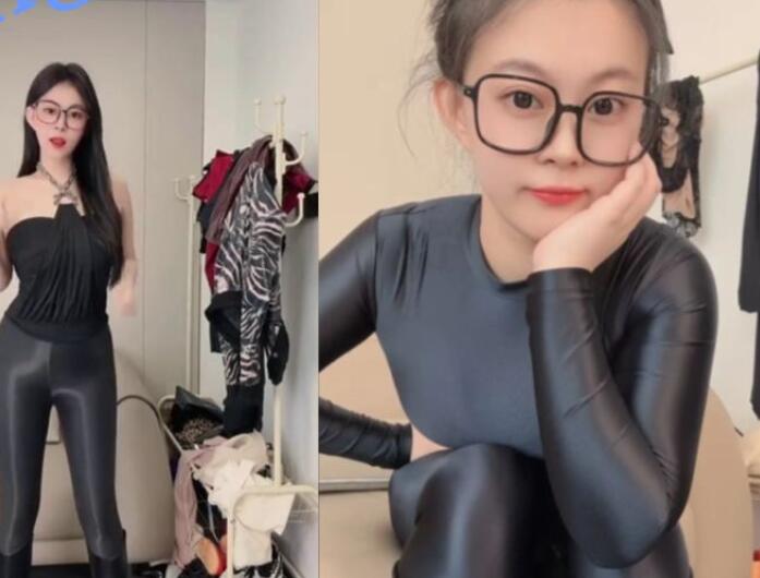 ❤️抖音【毛毛大王耶】性感丝袜紧身裤脱衣舞 一字马自慰