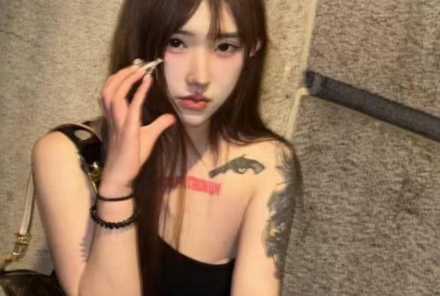 收費群粉絲❤️牛戰士❤️投稿，炮王全國尋操多年約炮整理-上海花腿母狗，黑絲3P
