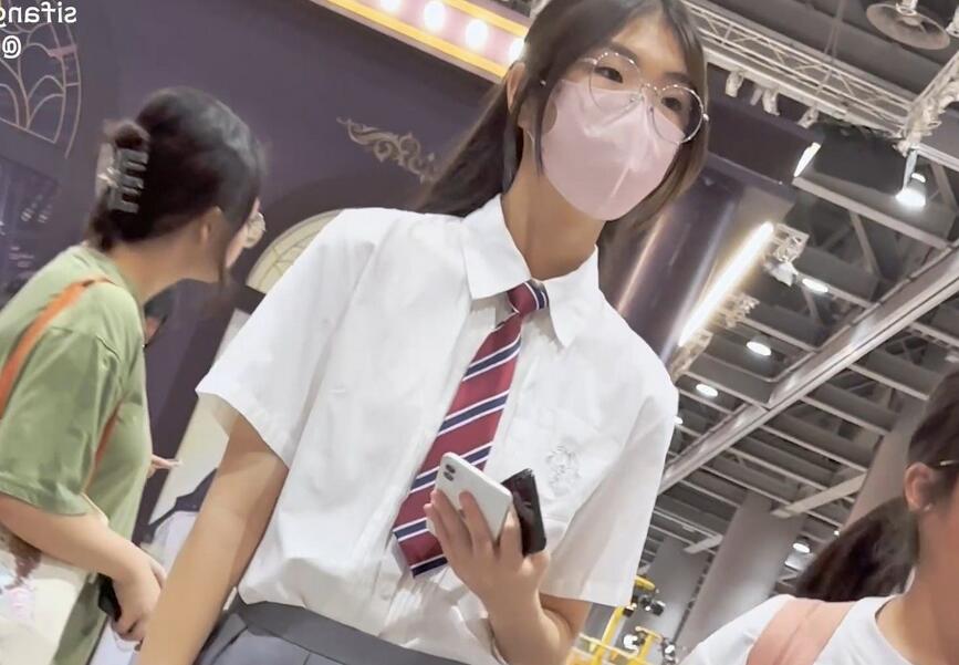 【KFC】制服JK学生妹和同学逛展。裙下白色内内前后CD