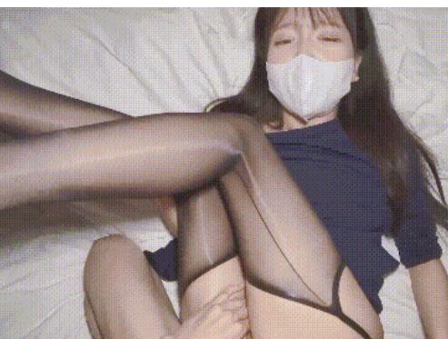 清純唯美小仙女『愛玩熊熊』渴望肉棒的極品小姨 粉穴翹臀讓人欲罷不能，極品大長腿反差