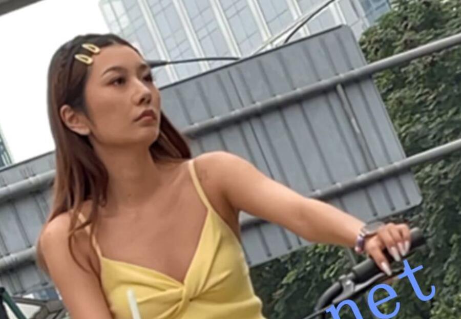 ⭐⭐⭐【KKCD㊙️】3306-清涼吊帶美女發現鏡頭露出不屑神情