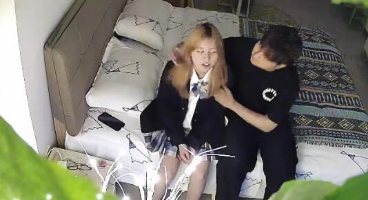 ❤️周末大學情侶開房，JK制服學妹與男友激情快樂