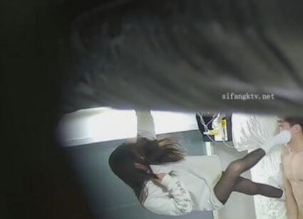 ❤️學生情侶開房調教賤狗，男友前戲十足把女友搞得滿臉通紅【4.4G】