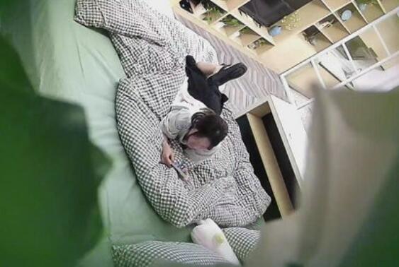 ❤️悶騷男提腿沖擊清秀反差白絲襪妹子