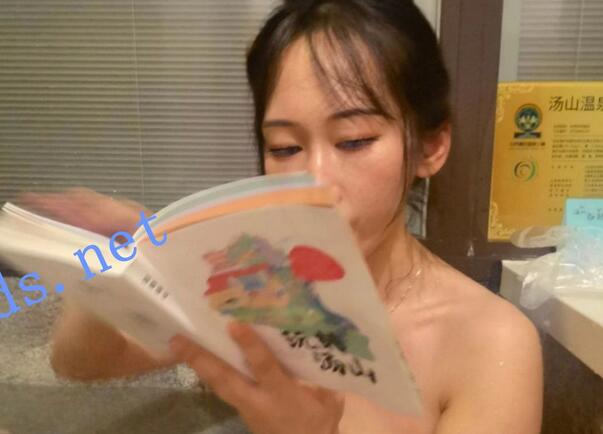 ❤️年度最騷反差人妻婊,表情騷氣逼人,做愛合集流出(2)