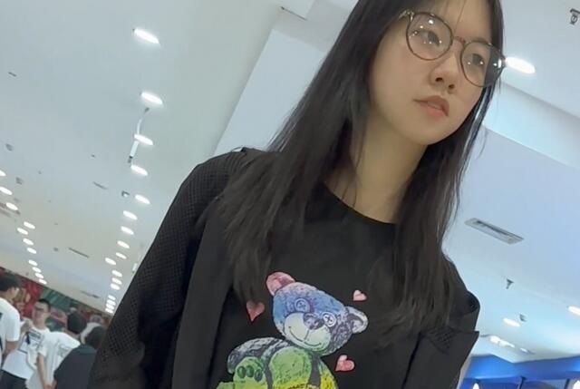 【KFC】一直跳騷舞蹈的學生妹·短裙網襪白内·一直CD到女廁