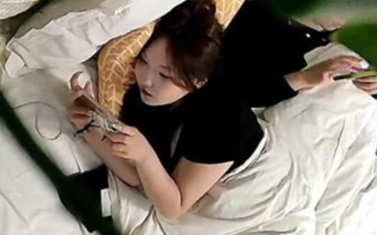 ❤️精緻豐滿小美眉被黃毛男友懷疑出軌，大吵一架後又大戰