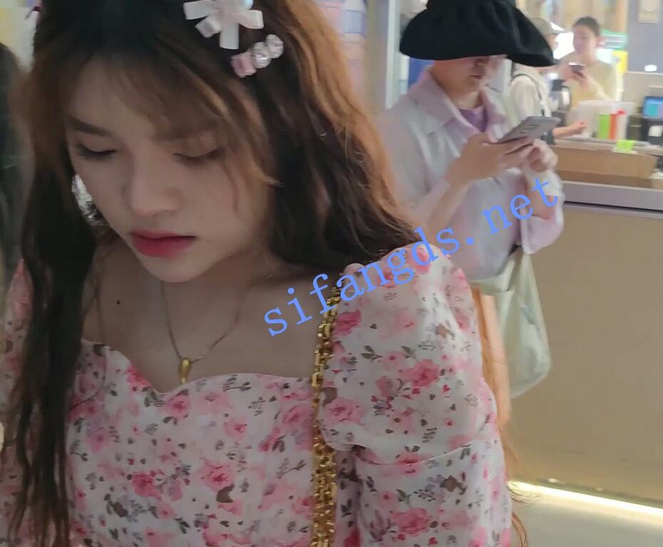 【CSCD】粉色印花連衣裙美女，白色屁股半透明内