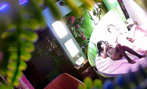 ✅校園系列-典型學渣美女穿黑絲蒙眼睛床上騷