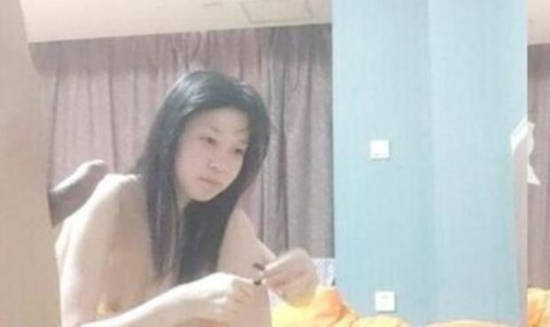 瘦子探花-酒店約炮18歲渝林大奶嫩妹醉酒犯困