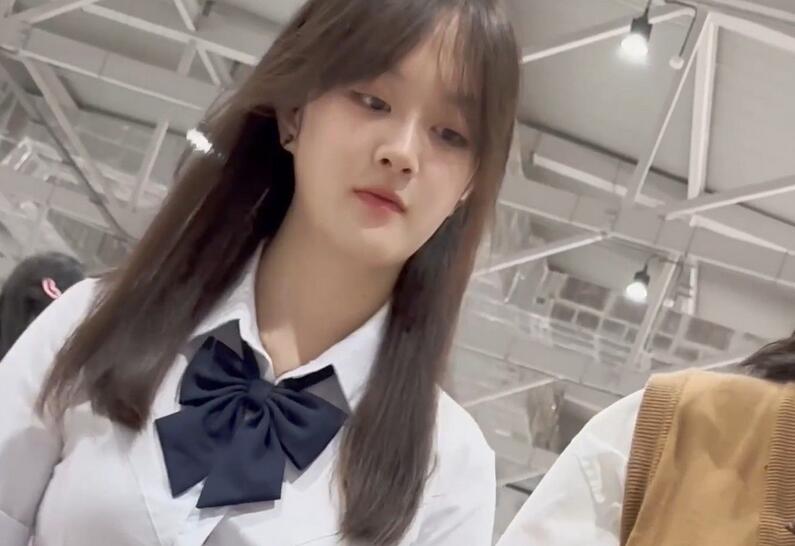 【KFC】制服JK学生妹挂逛街·短裙过膝袜淡蓝色内内前后CD