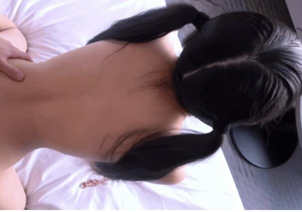 CandFans kuzu 09.14 一个穿着JK却拥有爆乳的双马尾小妹妹，她丰满的身材让我忍不住狠狠中出了她
