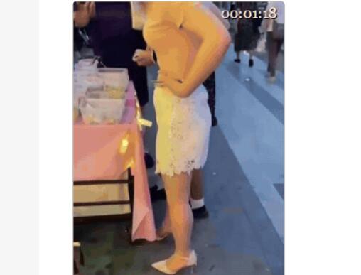 推特绿帽妻天花板「必有我师」约北京单男给妻子做SPA，穿着情趣黑丝 包臀裙去赴约